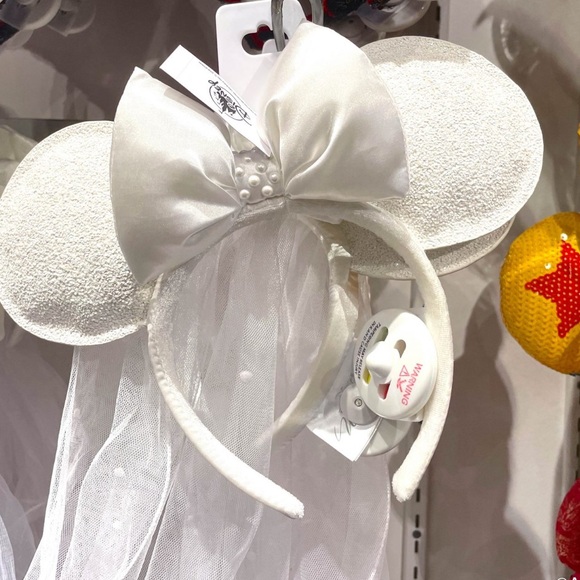 Bridal Minnie Mouse ears with veil - Picture 4 of 8